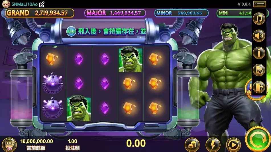 KT 無敵浩克老虎機實際遊戲畫面，顯示轉軸符號、Wild 能量裝置與角色怒氣累積機制